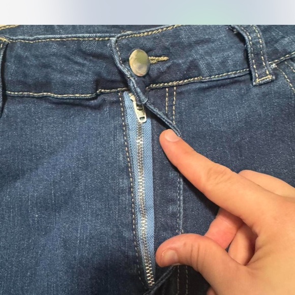 SHEIN Floral Blue Denim Jeans 🌸🌺💐 - Picture 5 of 7